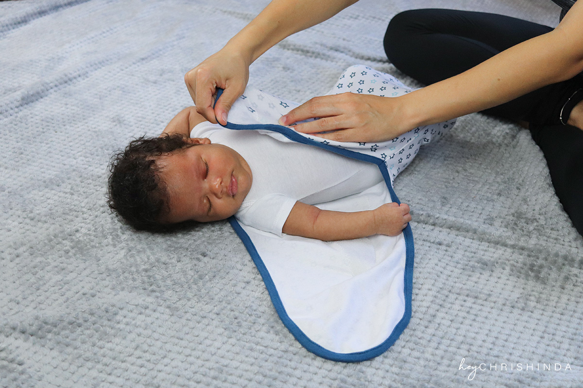 how to swaddle a baby - SwaddlleMe